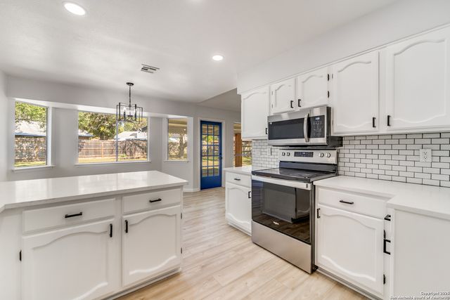 8319 Bart Starr, San Antonio, TX 78240