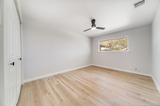 8319 Bart Starr, San Antonio, TX 78240