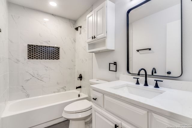 8319 Bart Starr, San Antonio, TX 78240