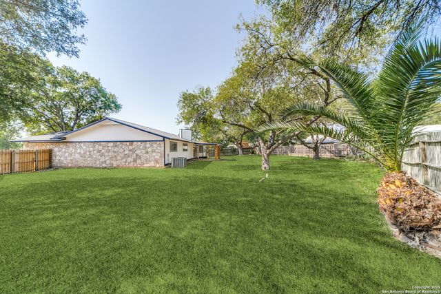 8319 Bart Starr, San Antonio, TX 78240