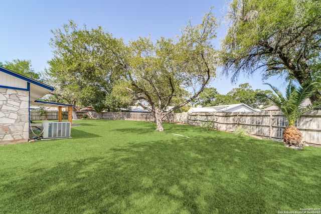 8319 Bart Starr, San Antonio, TX 78240