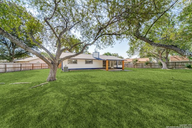 8319 Bart Starr, San Antonio, TX 78240