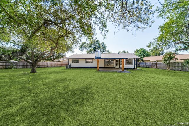 8319 Bart Starr, San Antonio, TX 78240