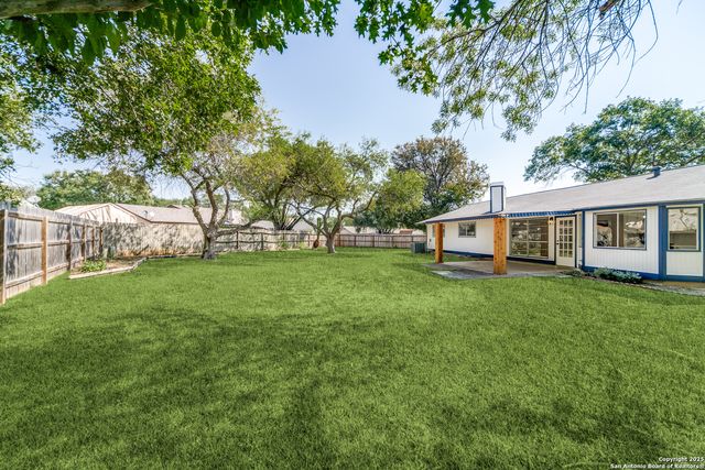 8319 Bart Starr, San Antonio, TX 78240