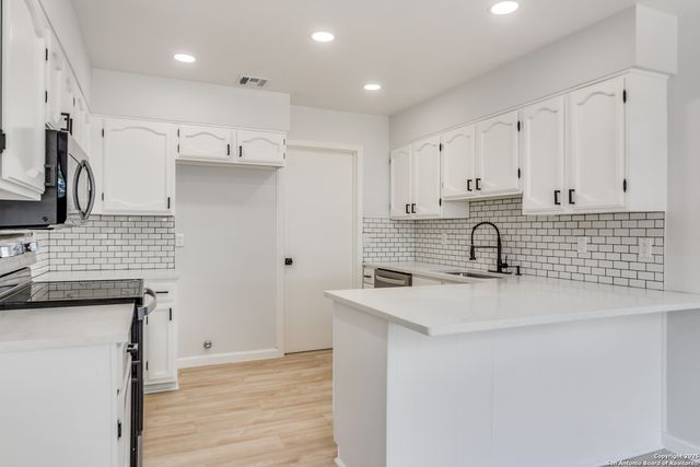 8319 Bart Starr, San Antonio, TX 78240