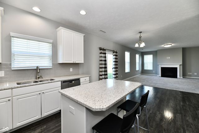 8404 Penbrooke Place, Indianapolis, IN 46237