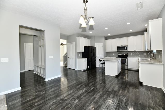 8404 Penbrooke Place, Indianapolis, IN 46237