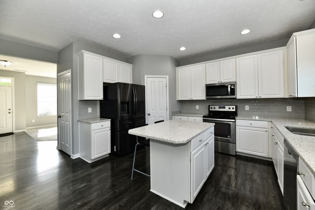 8404 Penbrooke Place, Indianapolis, IN 46237