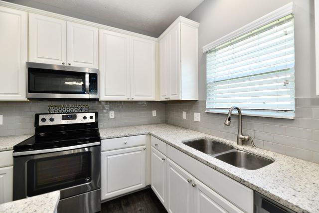 8404 Penbrooke Place, Indianapolis, IN 46237