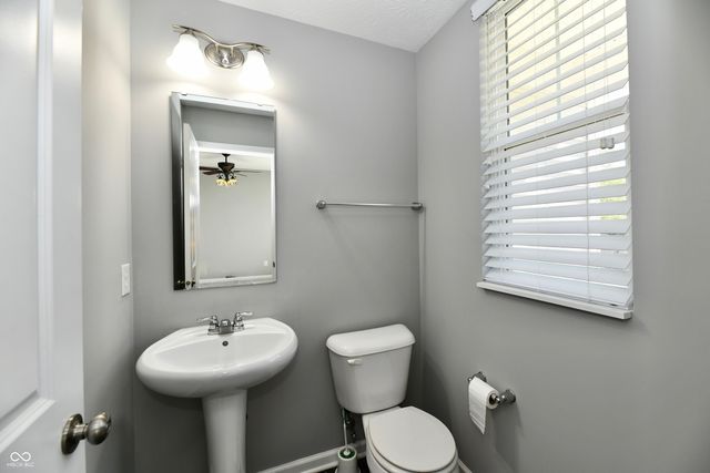 8404 Penbrooke Place, Indianapolis, IN 46237