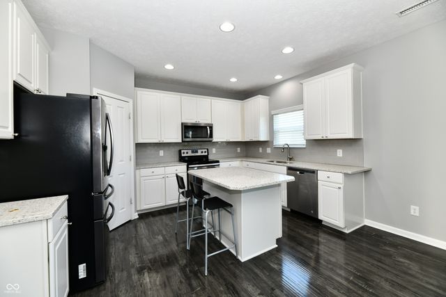 8404 Penbrooke Place, Indianapolis, IN 46237