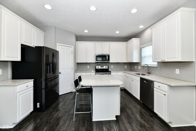 8404 Penbrooke Place, Indianapolis, IN 46237