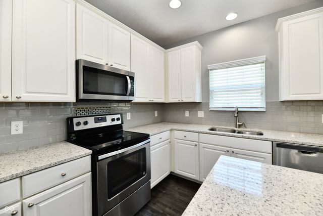 8404 Penbrooke Place, Indianapolis, IN 46237