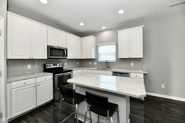 8404 Penbrooke Place, Indianapolis, IN 46237