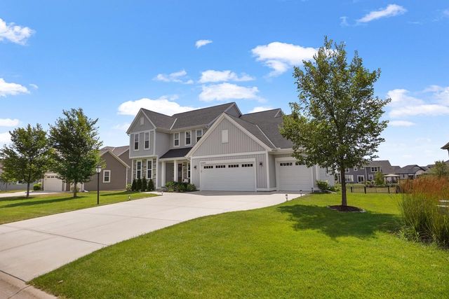 W223N4648 Seven Oaks DRIVE, Pewaukee, WI 53072
