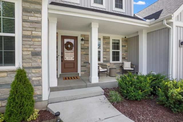 W223N4648 Seven Oaks DRIVE, Pewaukee, WI 53072