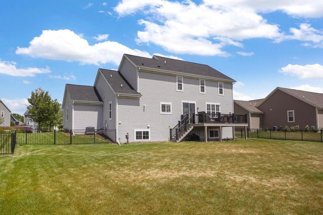 W223N4648 Seven Oaks DRIVE, Pewaukee, WI 53072