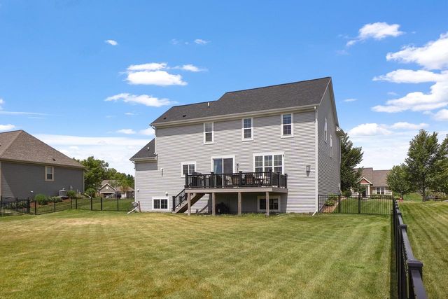 W223N4648 Seven Oaks DRIVE, Pewaukee, WI 53072