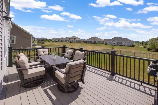W223N4648 Seven Oaks DRIVE, Pewaukee, WI 53072
