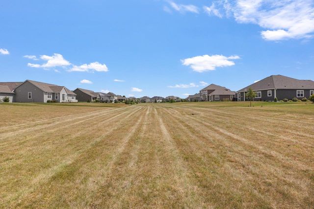 W223N4648 Seven Oaks DRIVE, Pewaukee, WI 53072