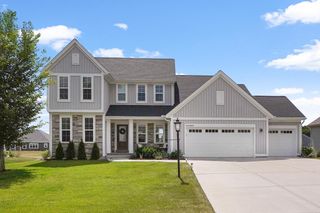 W223N4648 Seven Oaks DRIVE, Pewaukee, WI 53072
