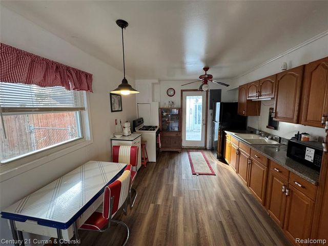 8018 Monroe Boulevard, Taylor, MI 48180