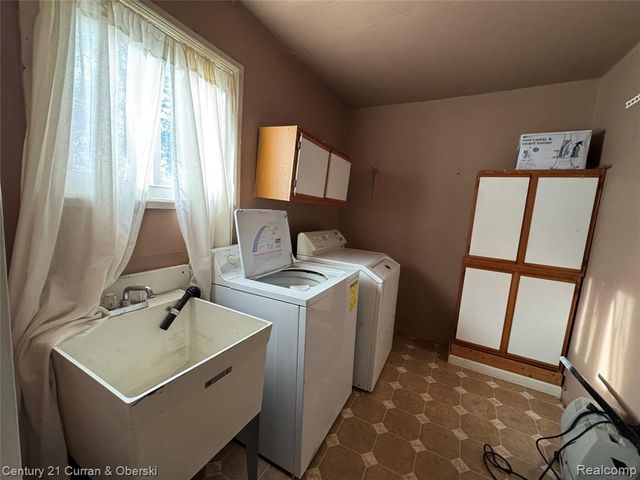 8018 Monroe Boulevard, Taylor, MI 48180