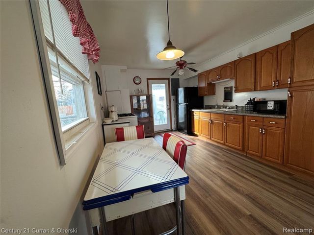 8018 Monroe Boulevard, Taylor, MI 48180