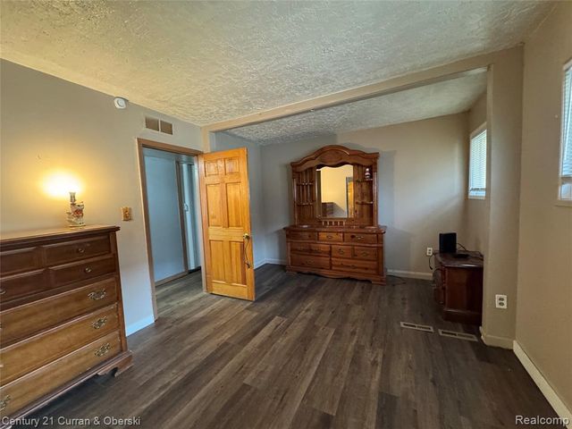 8018 Monroe Boulevard, Taylor, MI 48180