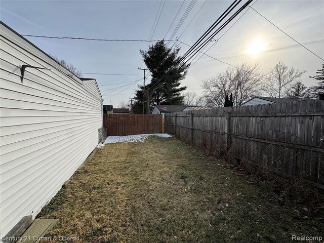 8018 Monroe Boulevard, Taylor, MI 48180