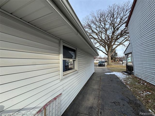 8018 Monroe Boulevard, Taylor, MI 48180