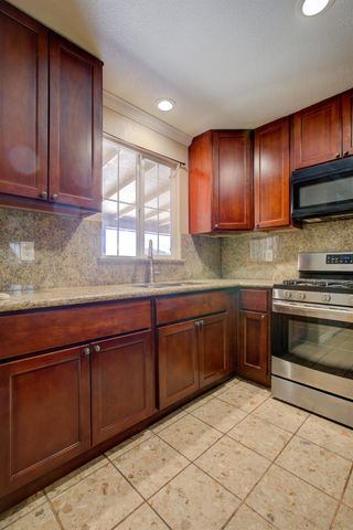 468 Aztec Ln, Lathrop, CA 95330