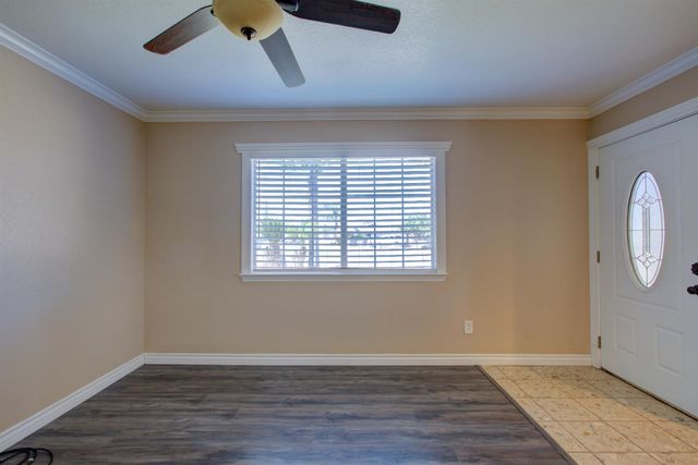 468 Aztec Ln, Lathrop, CA 95330