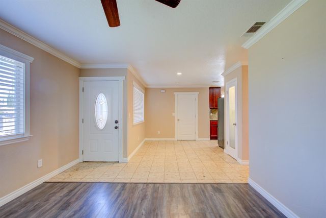 468 Aztec Ln, Lathrop, CA 95330