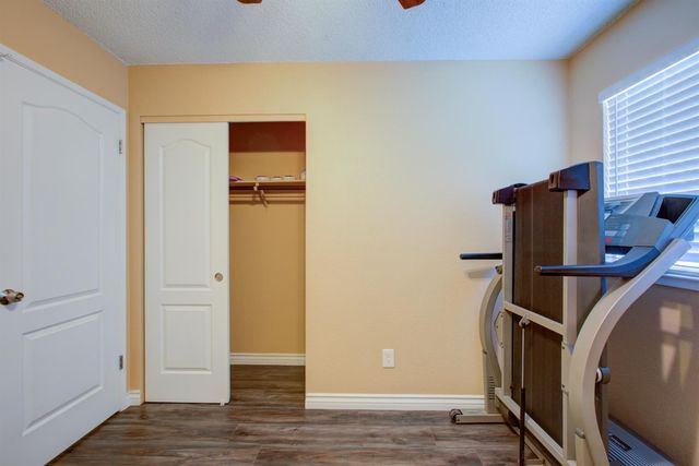 468 Aztec Ln, Lathrop, CA 95330