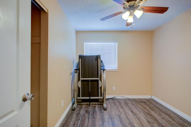 468 Aztec Ln, Lathrop, CA 95330