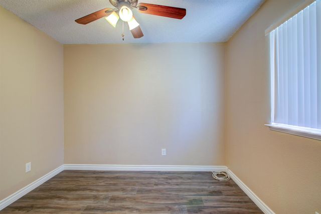 468 Aztec Ln, Lathrop, CA 95330