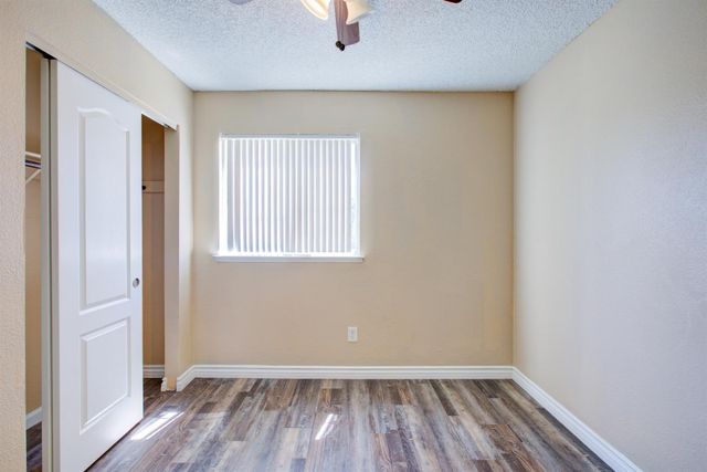 468 Aztec Ln, Lathrop, CA 95330