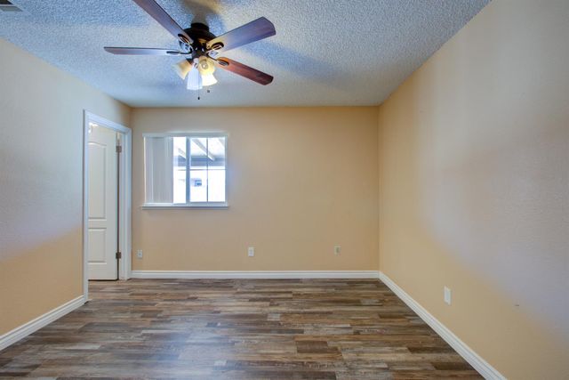 468 Aztec Ln, Lathrop, CA 95330