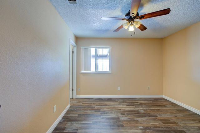 468 Aztec Ln, Lathrop, CA 95330
