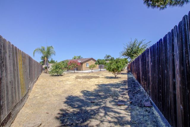 468 Aztec Ln, Lathrop, CA 95330