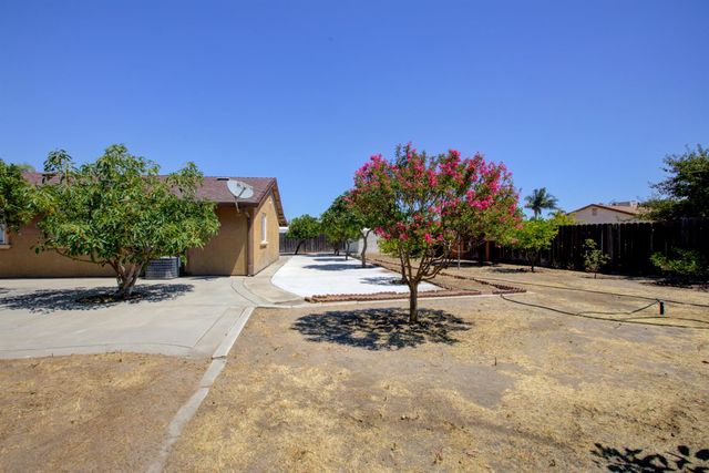 468 Aztec Ln, Lathrop, CA 95330