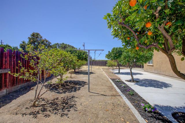 468 Aztec Ln, Lathrop, CA 95330