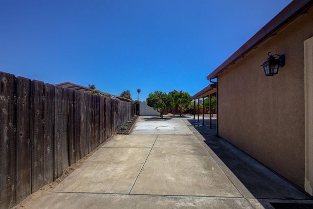 468 Aztec Ln, Lathrop, CA 95330