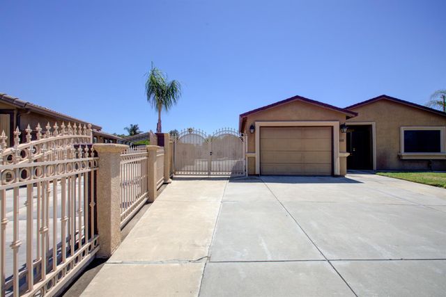 468 Aztec Ln, Lathrop, CA 95330