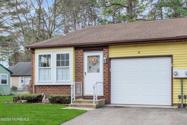 7A Greenwood Lane, Whiting, NJ 08759