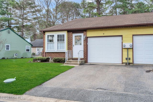 7A Greenwood Lane, Whiting, NJ 08759