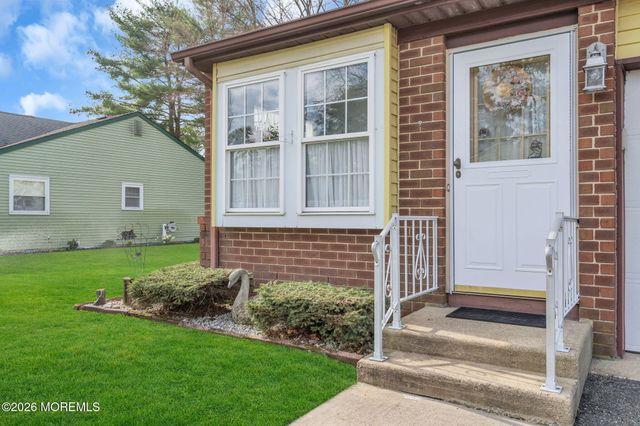 7A Greenwood Lane, Whiting, NJ 08759
