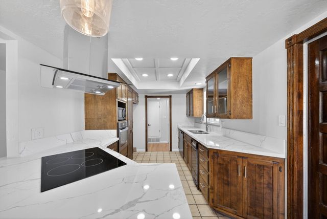 104 N Crumal Street, Visalia, CA 93292