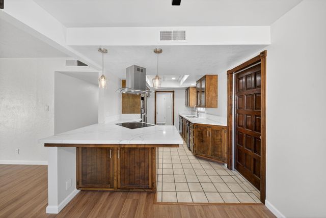 104 N Crumal Street, Visalia, CA 93292